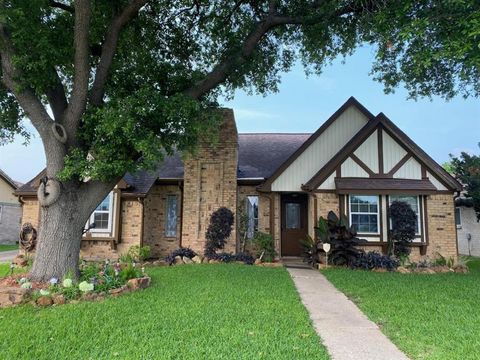 Single Family Residence in Houston TX 10515 Kirkwren Drive.jpg