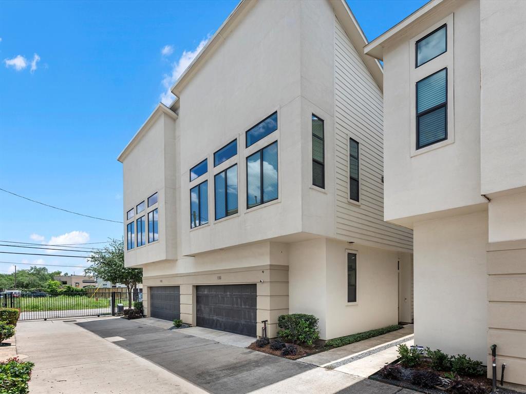 110 N Hutcheson Street, Houston, Texas image 2