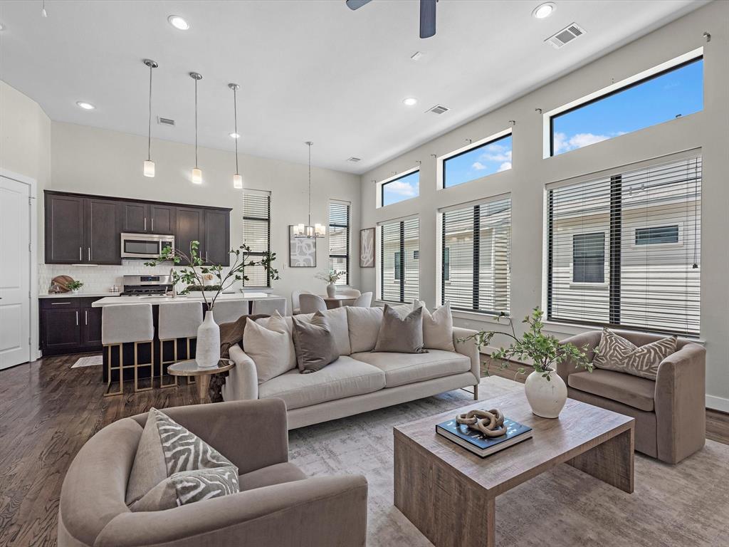 110 N Hutcheson Street, Houston, Texas image 1