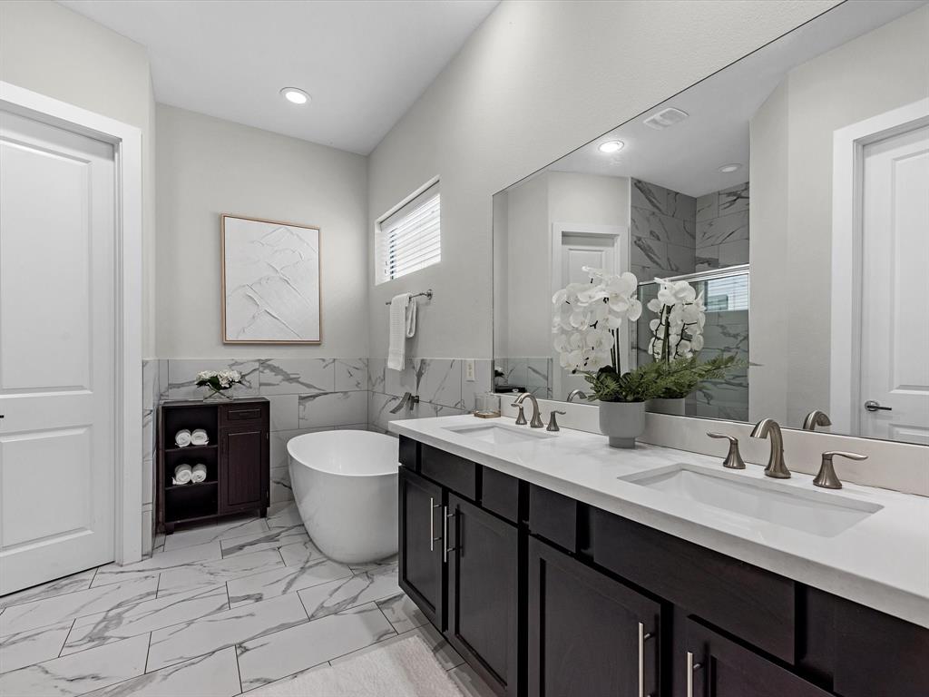 110 N Hutcheson Street, Houston, Texas image 10