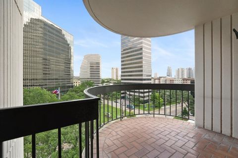Condominium in Houston TX 5001 Woodway Drive.jpg