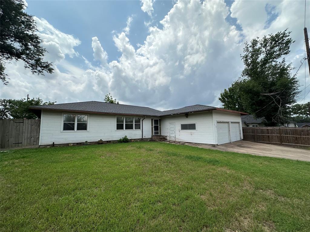 719 E Kuehn Street, Bellville, Texas image 1