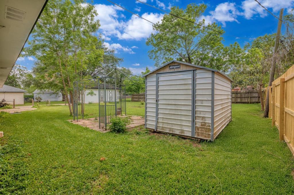 104 Iris Street, Lake Jackson, Texas image 40
