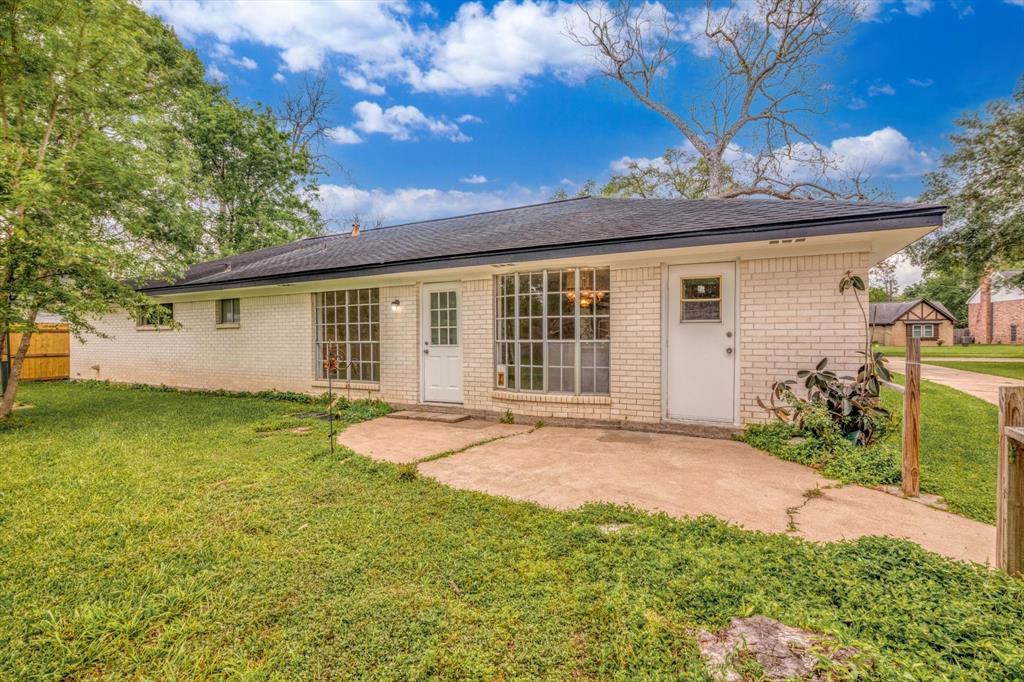 104 Iris Street, Lake Jackson, Texas image 36