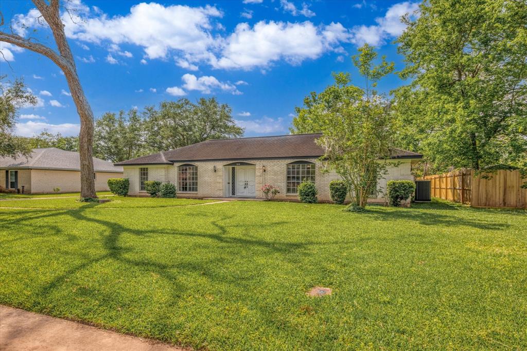 104 Iris Street, Lake Jackson, Texas image 3
