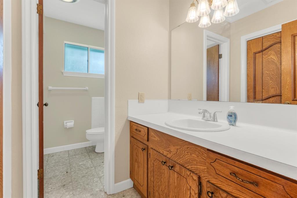 104 Iris Street, Lake Jackson, Texas image 31
