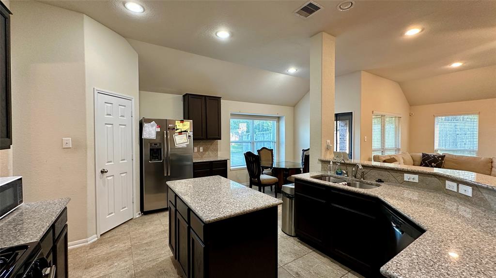 6414 Westward Wood Way, Humble, Texas image 12