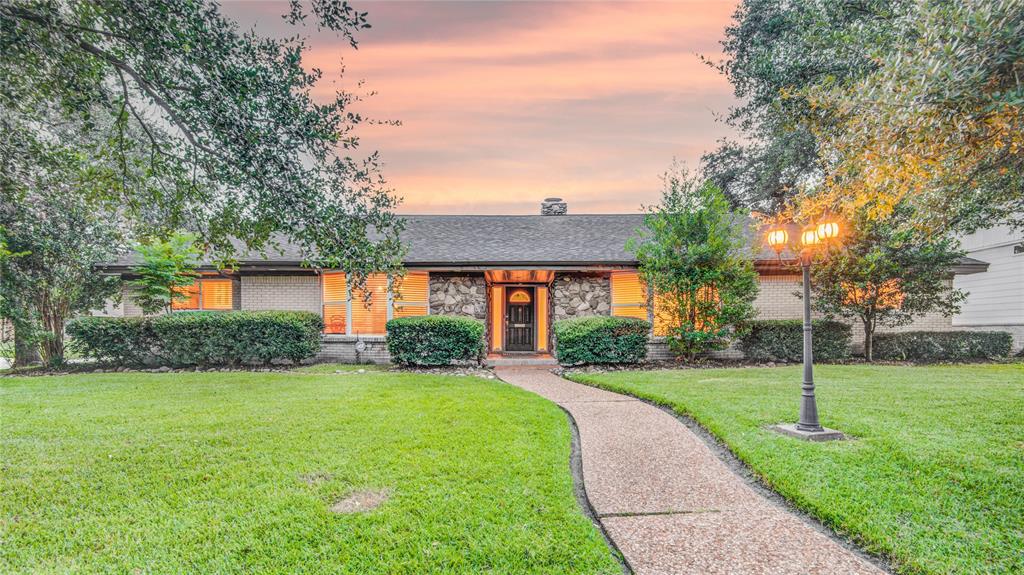 4438 Wigton Drive, Houston, Texas image 2