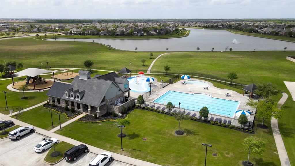 9726 Shimmering Lakes Drive, Rosharon, Texas image 8