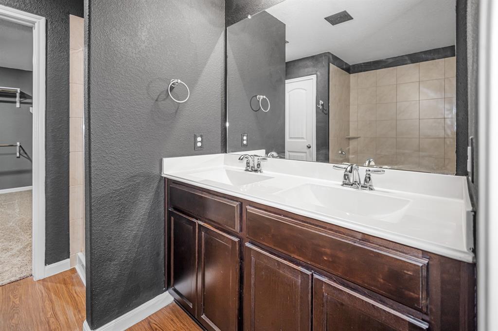9726 Shimmering Lakes Drive, Rosharon, Texas image 28