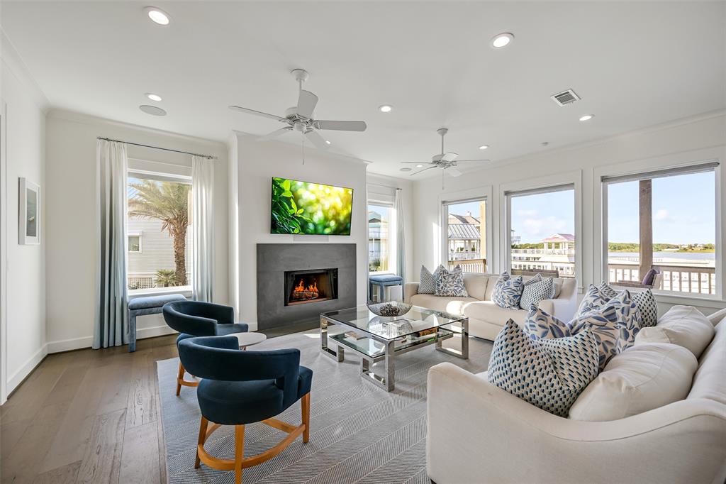 3307 Eckert Drive, Galveston, Texas image 3