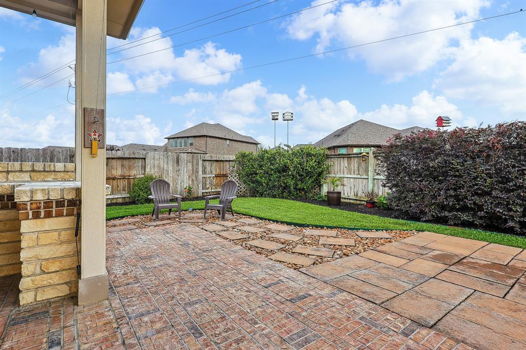 1928 Rushing Meadow Lane, Pearland, Texas image 32