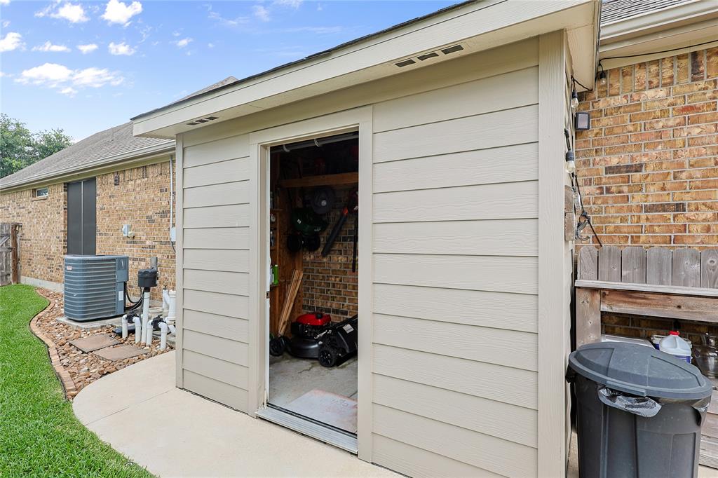 1928 Rushing Meadow Lane, Pearland, Texas image 37
