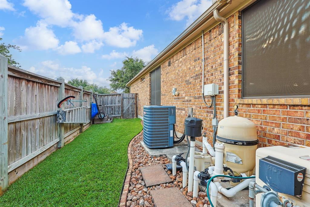 1928 Rushing Meadow Lane, Pearland, Texas image 38