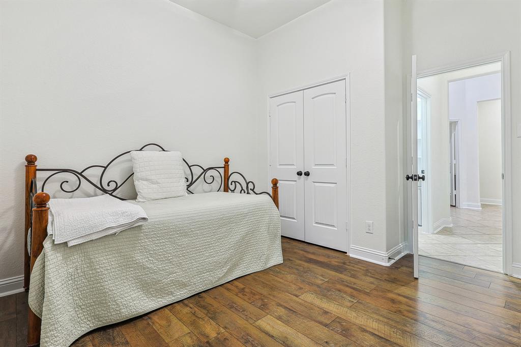 1928 Rushing Meadow Lane, Pearland, Texas image 12