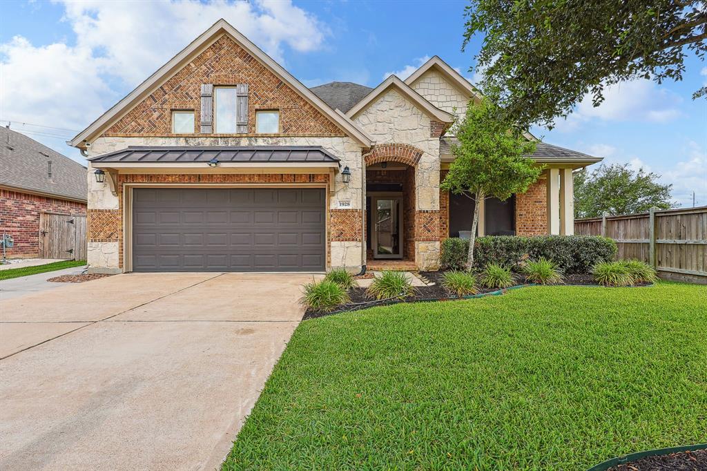 1928 Rushing Meadow Lane, Pearland, Texas image 2