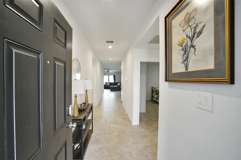 1023 Cattle Chute Court, Rosharon, Texas image 3