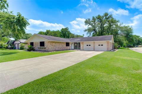 1402 Beachcomber Lane Houston TX 77062