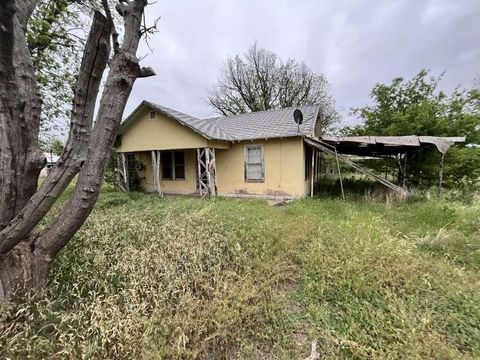 Homes For Sale - 1201 Taylor Avenue<br/> Haskell County, Rule, TX 79547