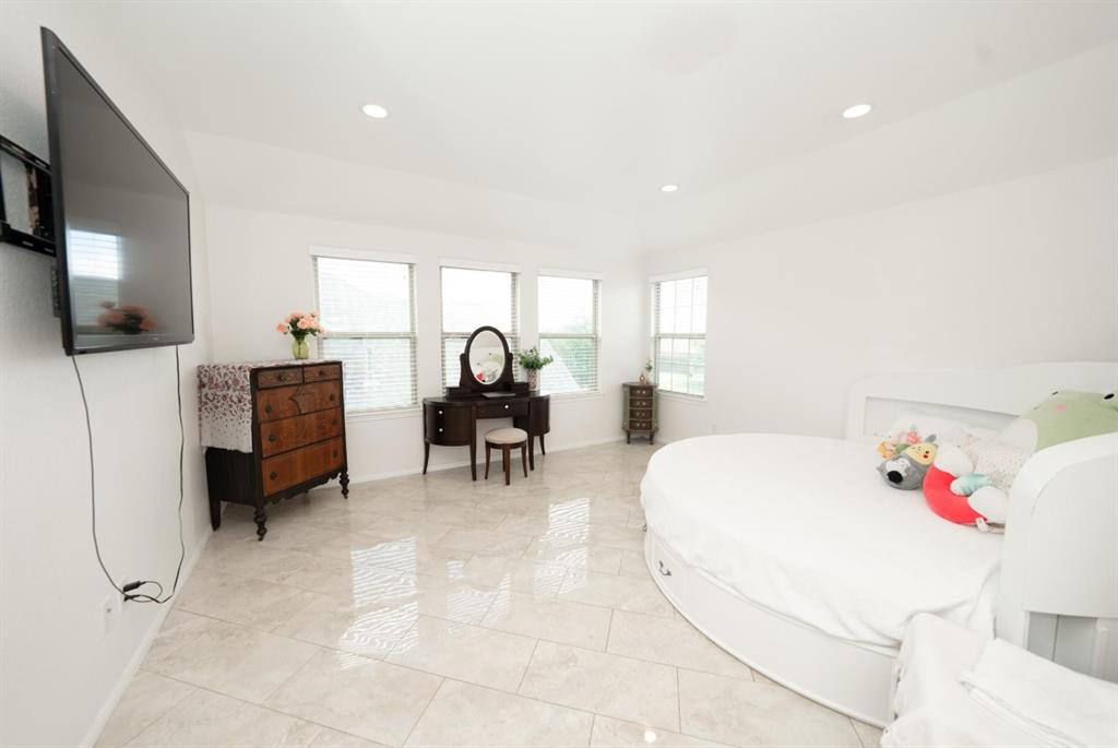 1905 Emerald Breeze Court, Pearland, Texas image 29