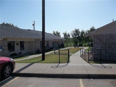 Condo For Rent - 401 Bicentennial<br/> Bonham, TX 75418