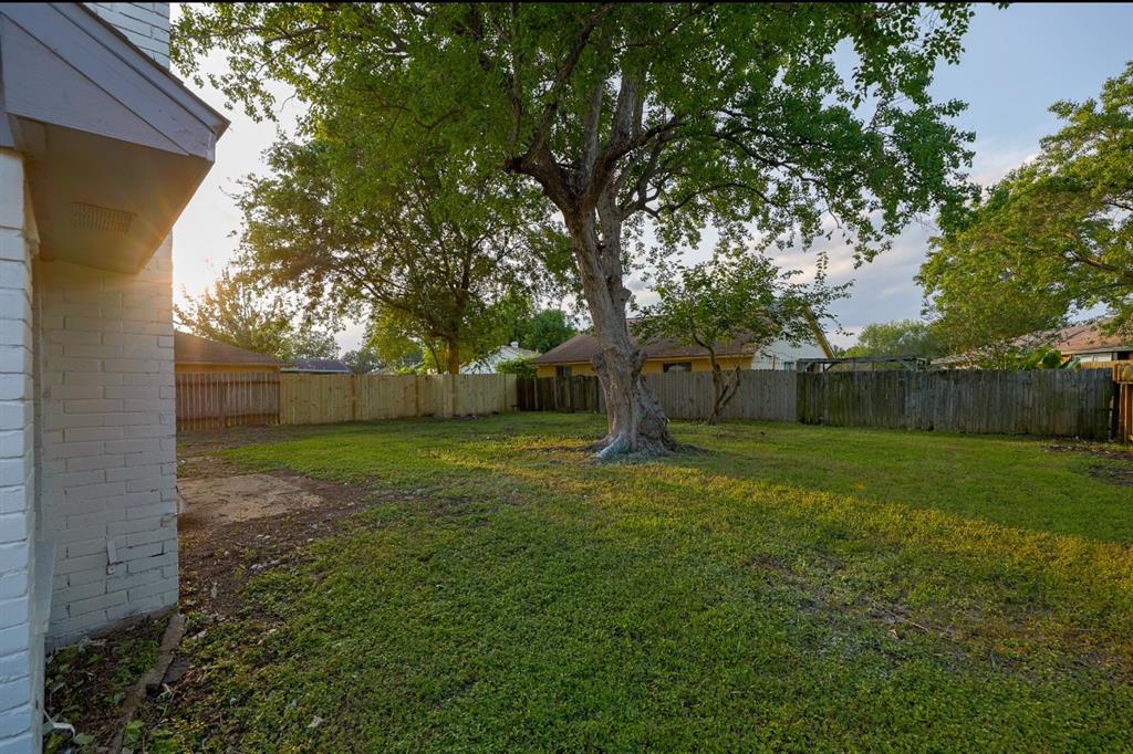 2806 Fir Crest Court, Stafford, Texas image 24