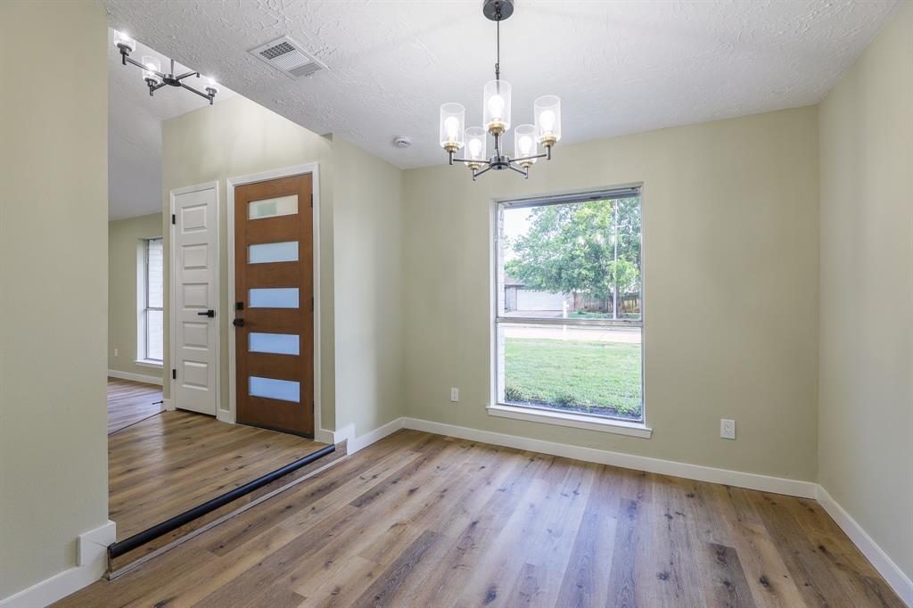 2806 Fir Crest Court, Stafford, Texas image 12