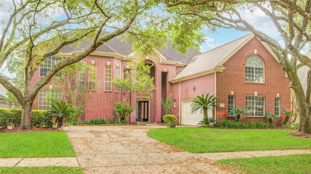 16 Treverstone Court, Sugar Land, Texas image 2