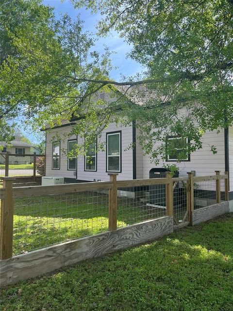 A home in La Grange