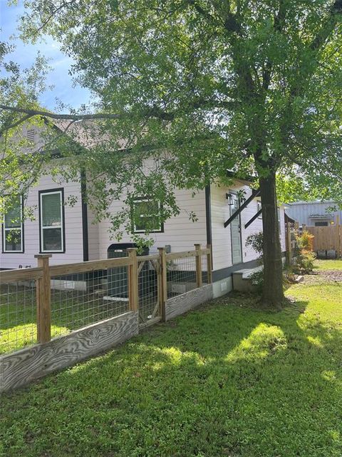 A home in La Grange