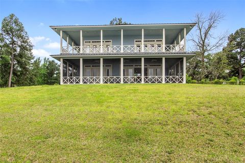 Single Family Residence in Coldspring TX 31 Creekwood Bend Court 1.jpg