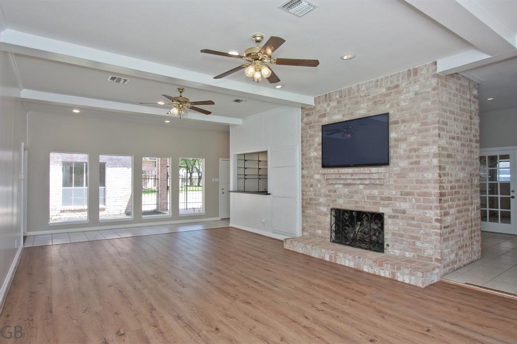 918 Longview Drive, Sugar Land, Texas image 5