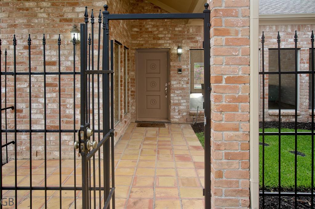918 Longview Drive, Sugar Land, Texas image 2