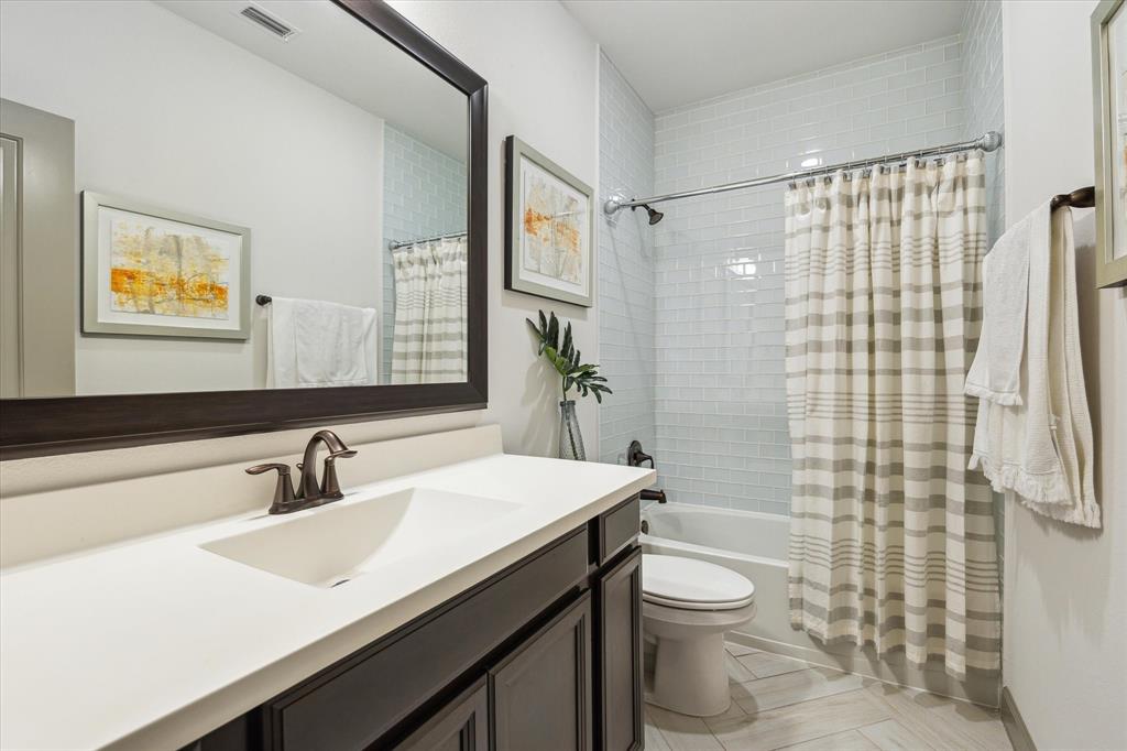 8706 Strongoak Lane, Houston, Texas image 24
