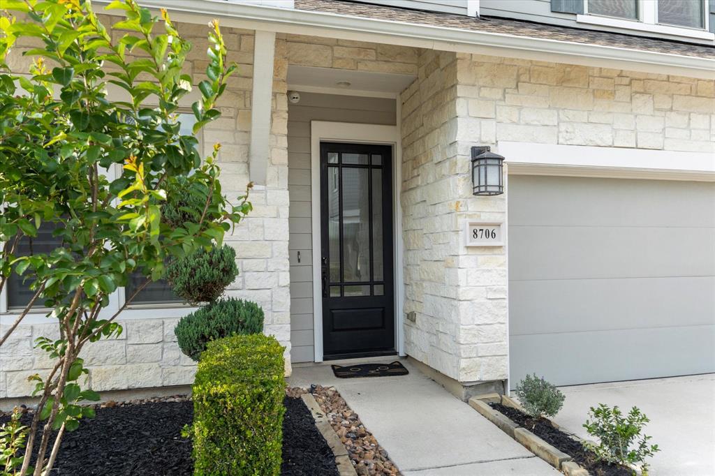8706 Strongoak Lane, Houston, Texas image 5