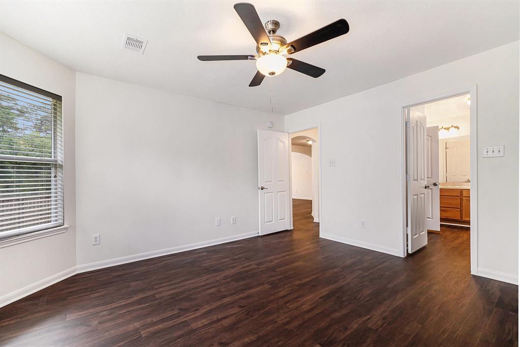 900 Summer Wood Boulevard, Conroe, Texas image 9