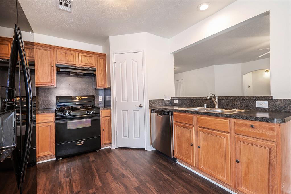 900 Summer Wood Boulevard, Conroe, Texas image 6
