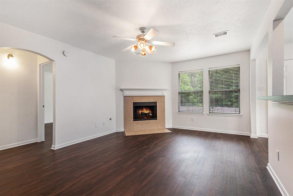 900 Summer Wood Boulevard, Conroe, Texas image 2