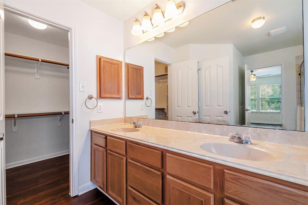 900 Summer Wood Boulevard, Conroe, Texas image 10