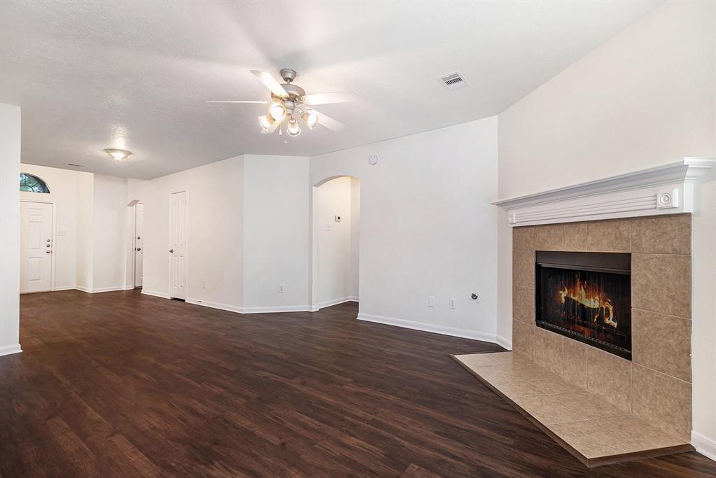 900 Summer Wood Boulevard, Conroe, Texas image 3