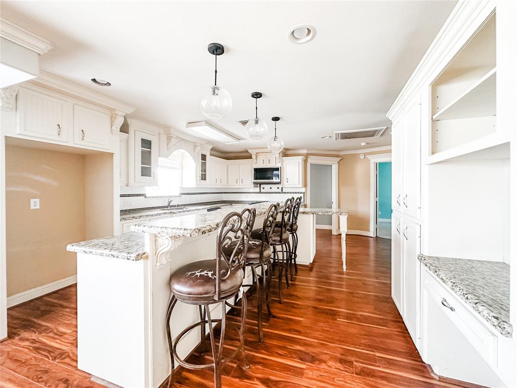 223 W Waverly Avenue, Eagle Lake, Texas image 3