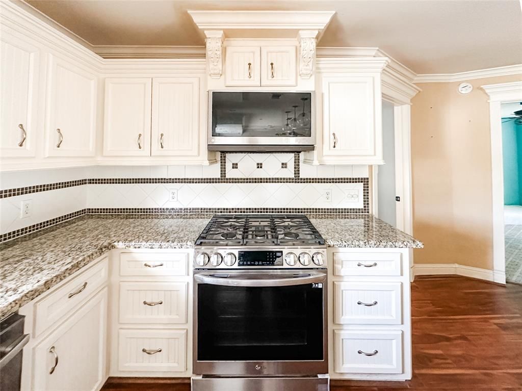 Photo of 223 W Waverly Avenue, Eagle Lake, TX 77434 (MLS # 84377494)