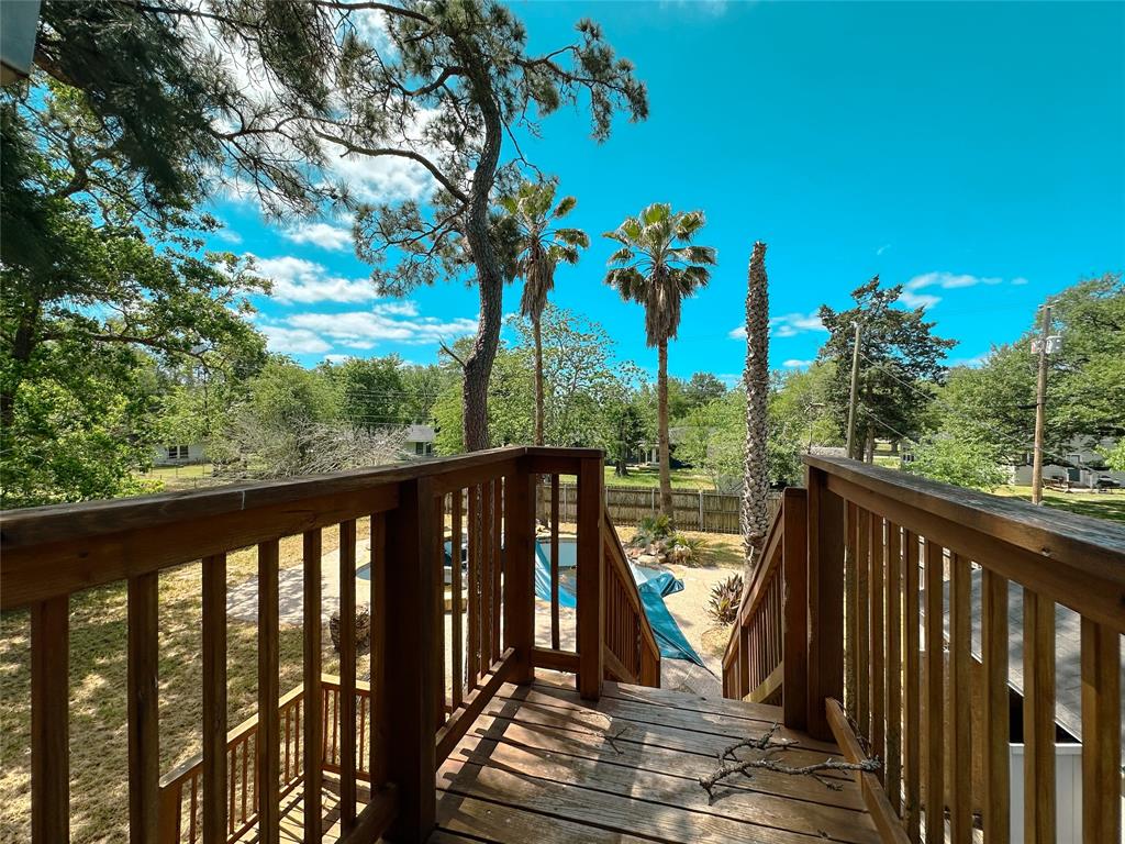 223 W Waverly Avenue, Eagle Lake, Texas image 2