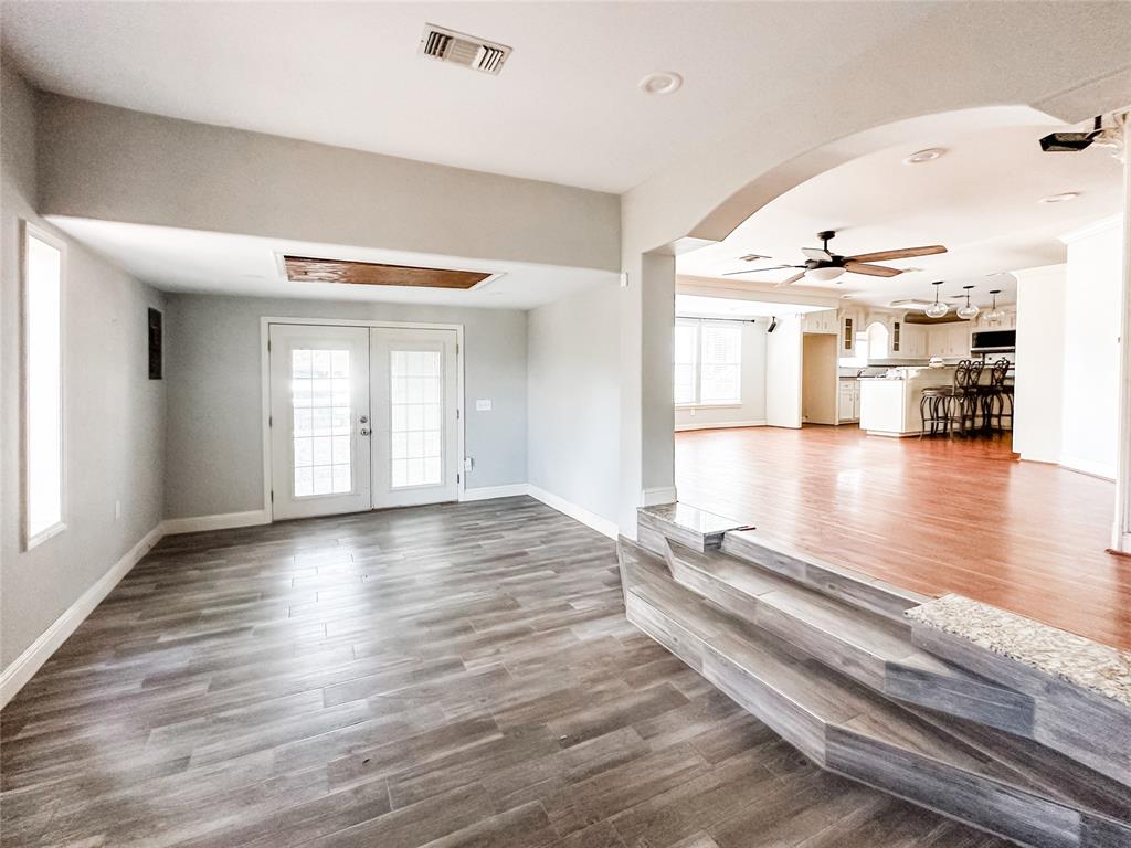 223 W Waverly Avenue, Eagle Lake, Texas image 7