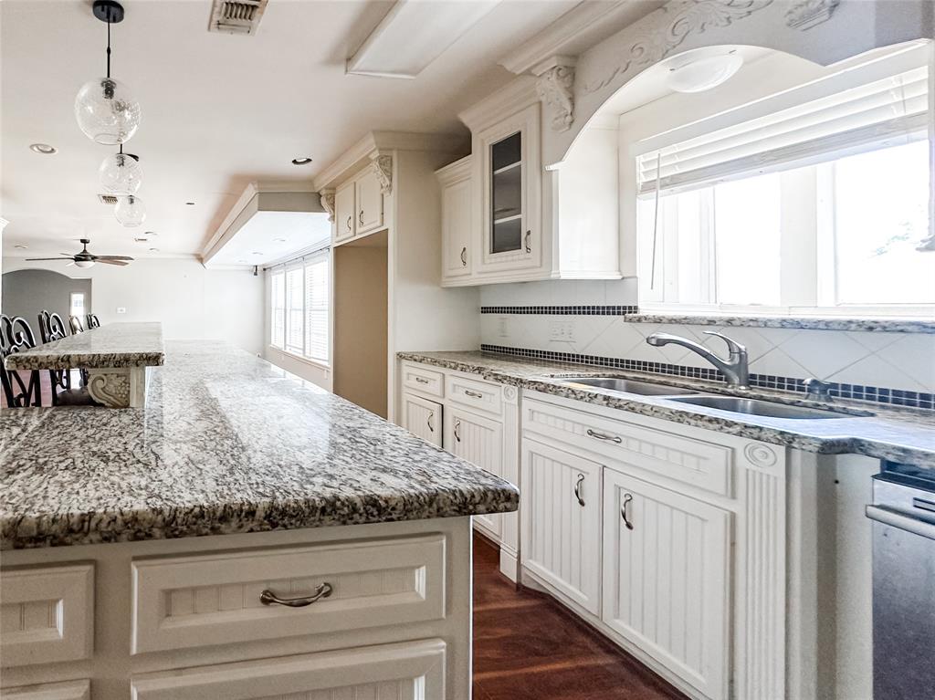 223 W Waverly Avenue, Eagle Lake, Texas image 5