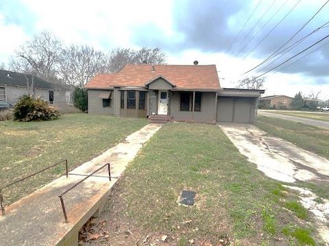 A home in Bay City