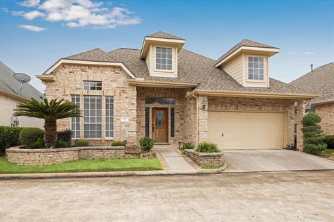 Photo of 76 Champion Villa Drive, Houston, TX 77069 (MLS # 49153819)
