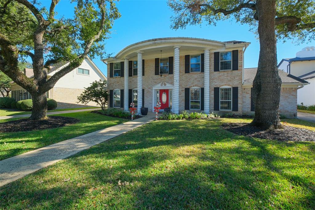 618 Chevy Chase Circle, Sugar Land, Texas image 2