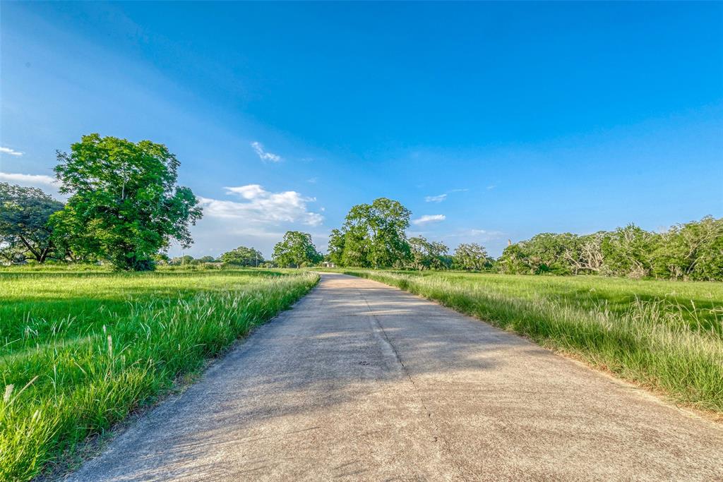 1414 Frontier Trail, Angleton, Texas image 9