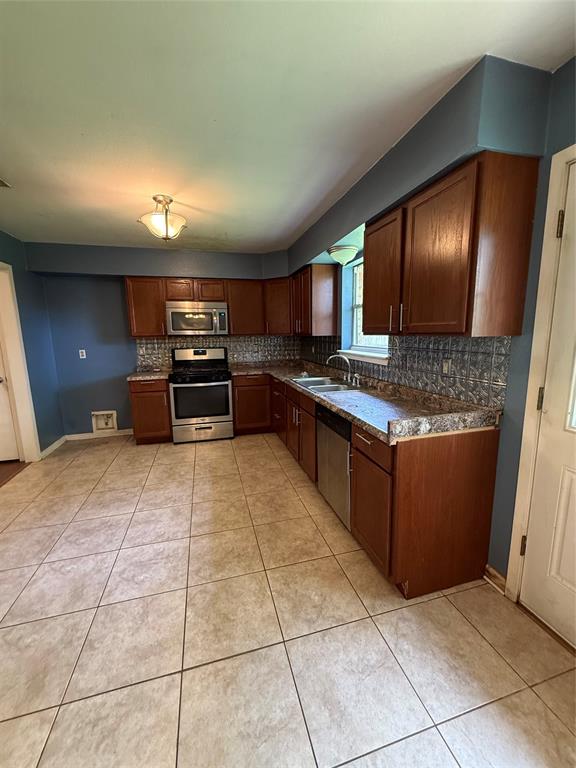 624 Houston Street, West Columbia, Texas image 6